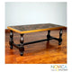 Table basse en bois de Mohena marron et cuir repoussé à la main, oiseaux andins (Pérou) - 18 H x 47 L x 19,75 P