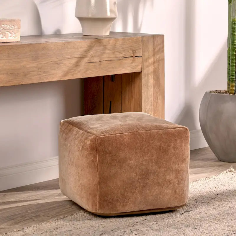 Villa by Classic Home Heirloom 18 Pouf en velours
