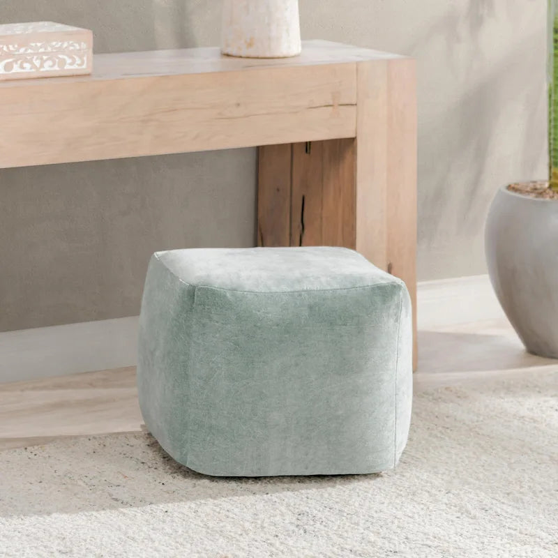 Villa by Classic Home Heirloom 18 Pouf en velours