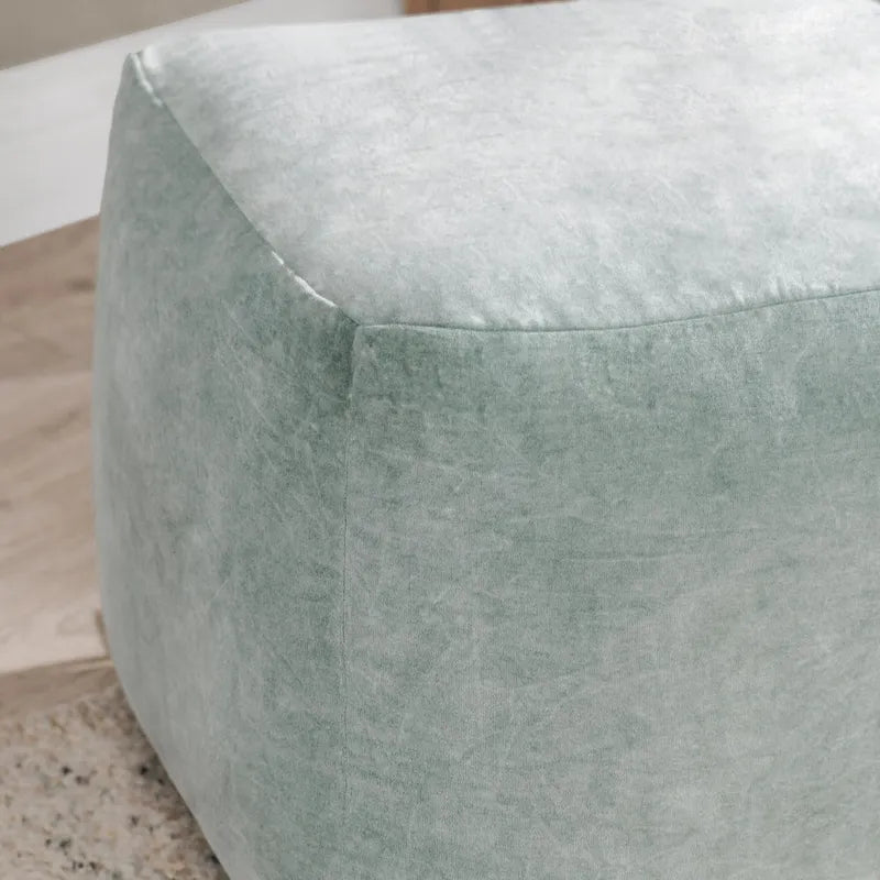 Villa by Classic Home Heirloom 18 Pouf en velours