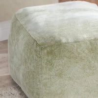Villa by Classic Home Heirloom 18 Pouf en velours