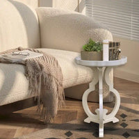 Table d'appoint en bois de style campagnard français avec plateau à bord festonné et pieds courbés