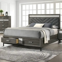 Lit plateforme moderne gris avec rangement Heinisk de Furniture of America, avec tête et pied de lit à motifs chevrons et tiroirs