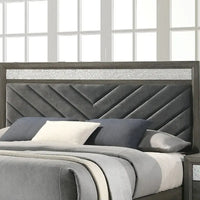Lit plateforme moderne gris avec rangement Heinisk de Furniture of America, avec tête et pied de lit à motifs chevrons et tiroirs