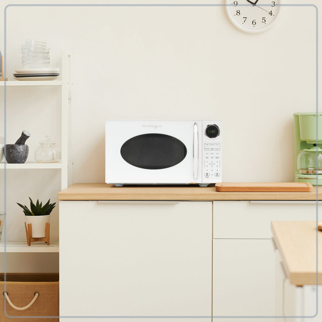 Nostalgia Retro Four micro-ondes de comptoir 0.9 pied cube