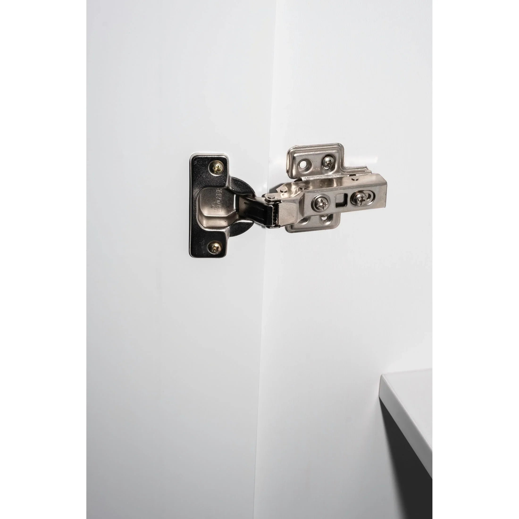 Palace Imports Armoire-penderie Kyle 4 portes 100% bois massif avec portes en bois massif ou miroir