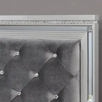 Seleena Glam Ensemble de chambre 5 pièces à panneaux capitonnés en bois argenté avec port USB par Furniture of America